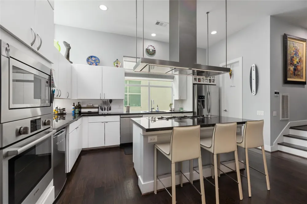 1229 W 17th Street Houston, TX 77008