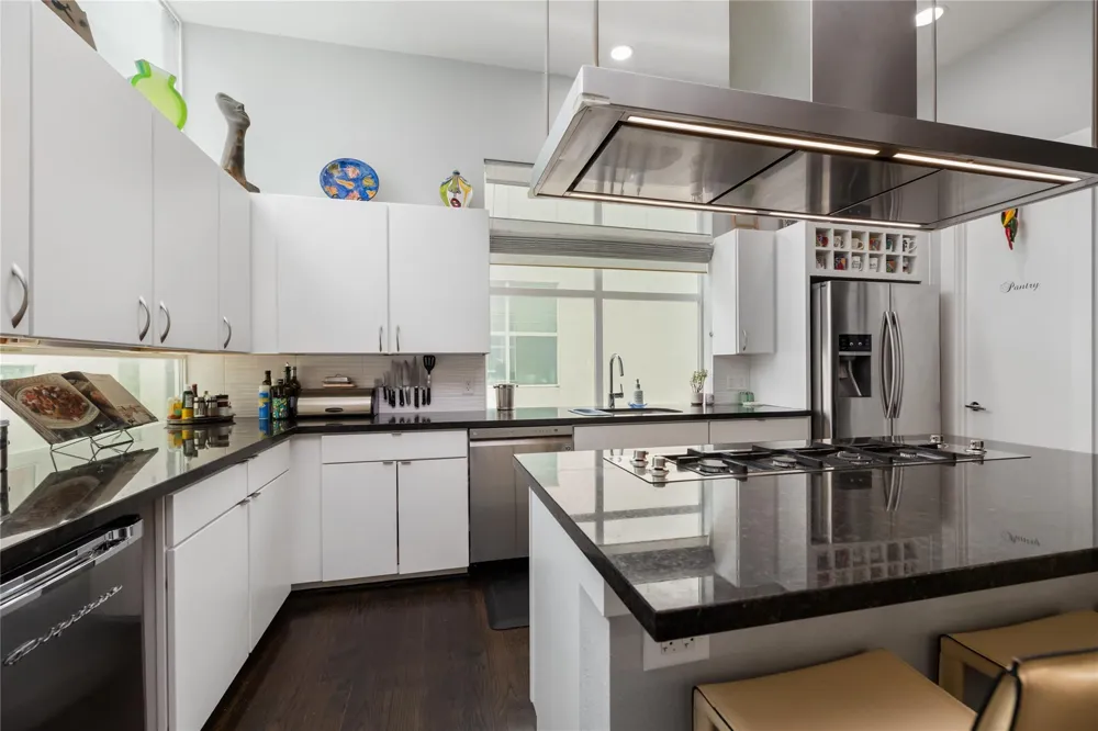 1229 W 17th Street Houston, TX 77008