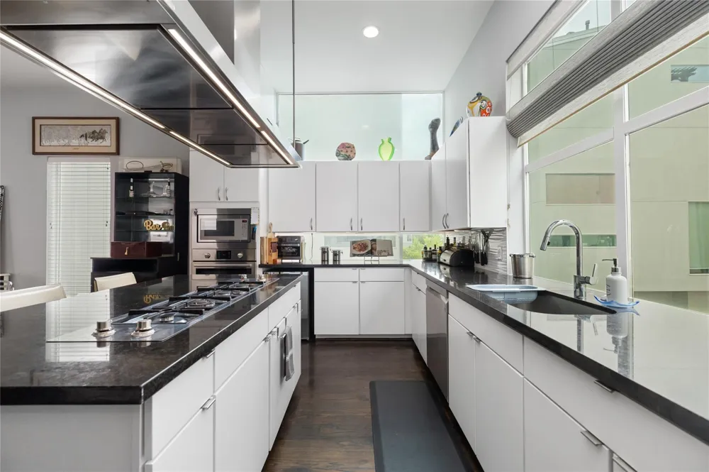 1229 W 17th Street Houston, TX 77008