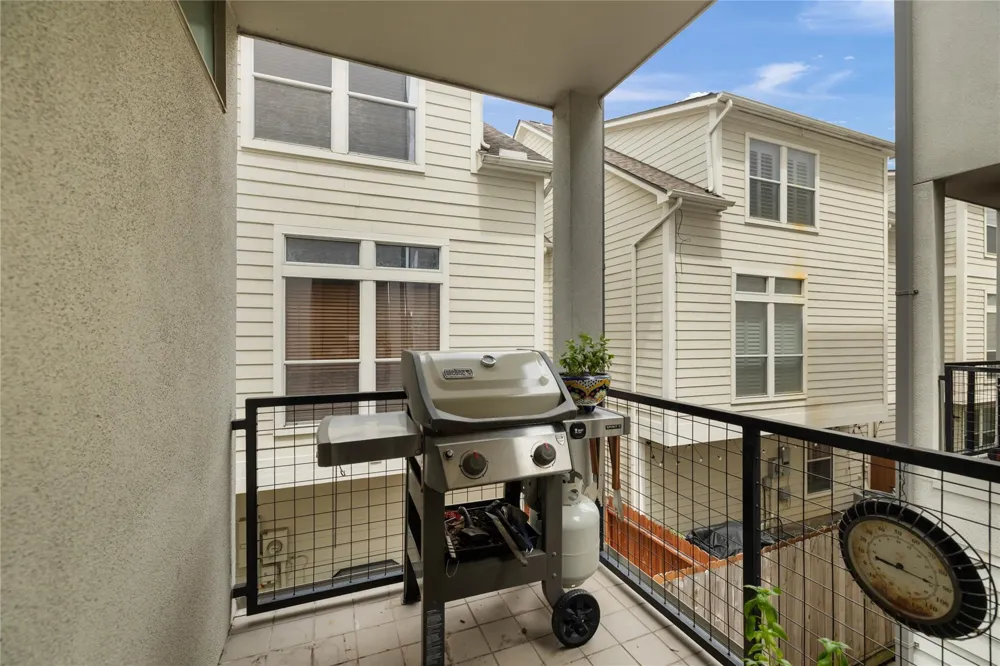 1229 W 17th Street Houston, TX 77008