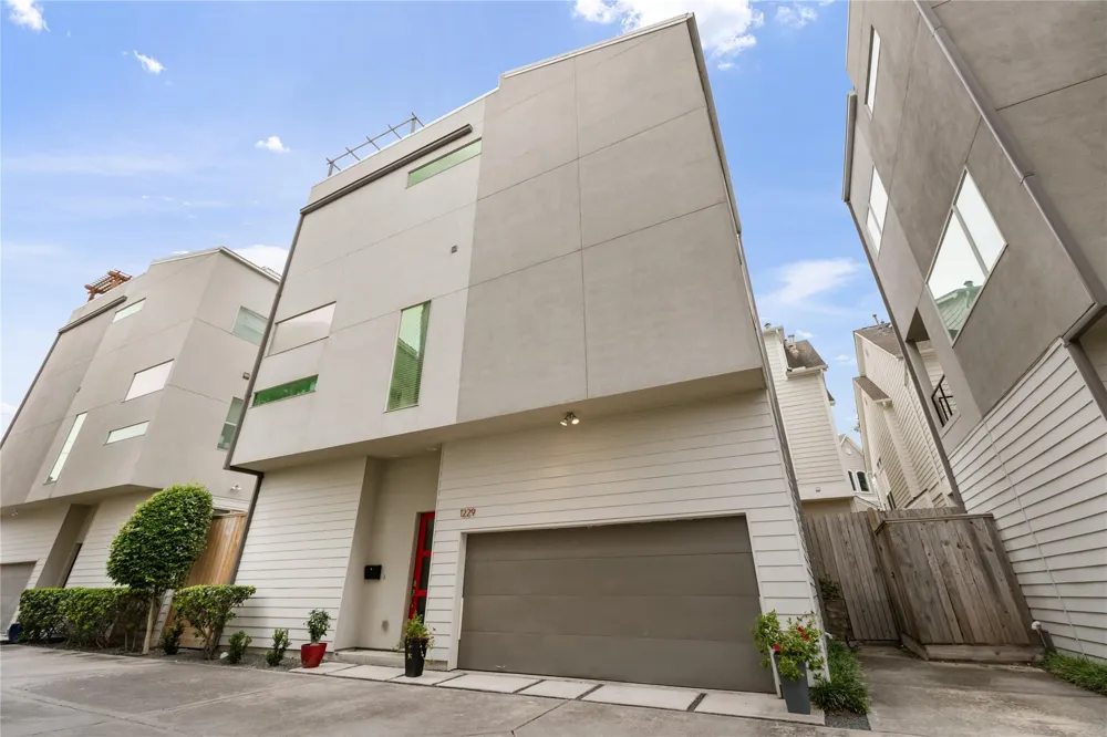 1229 W 17th Street Houston, TX 77008