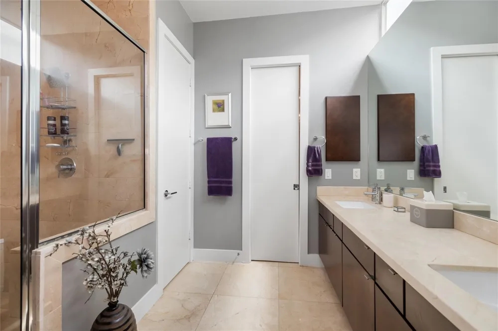 1229 W 17th Street Houston, TX 77008