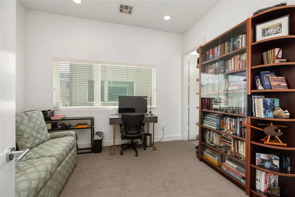 1229 W 17th Street Houston, TX 77008