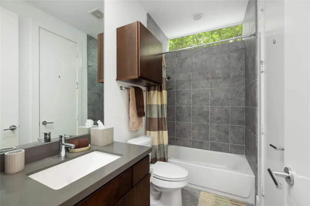 1229 W 17th Street Houston, TX 77008