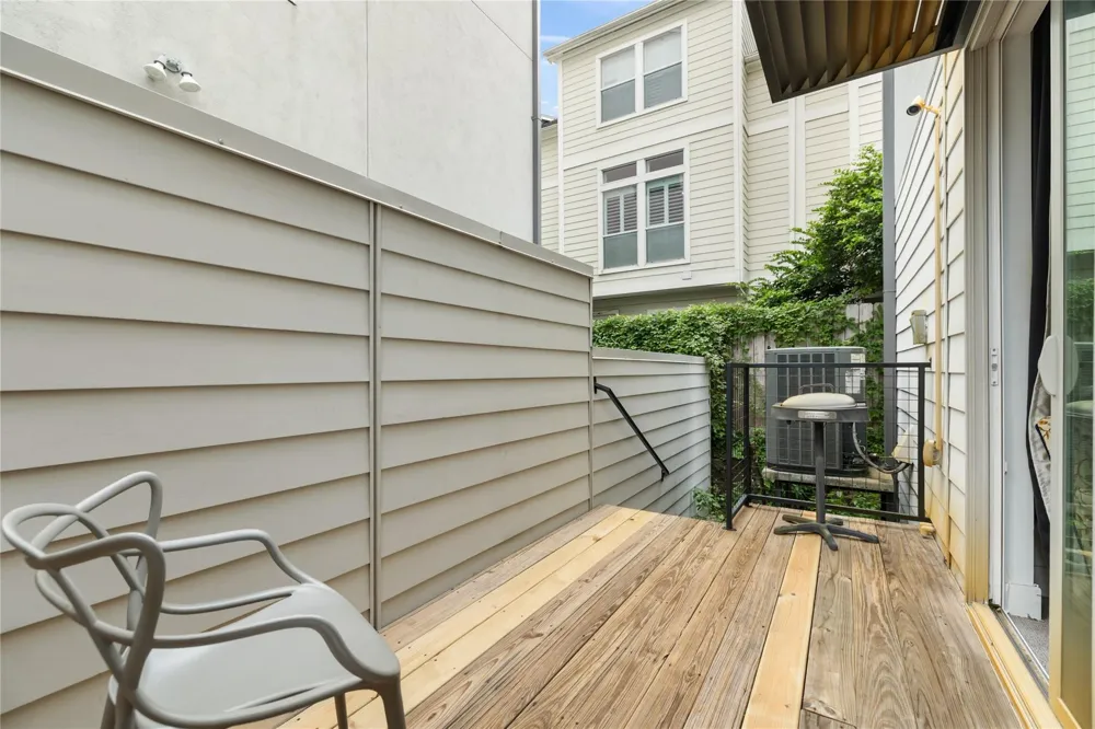1229 W 17th Street Houston, TX 77008