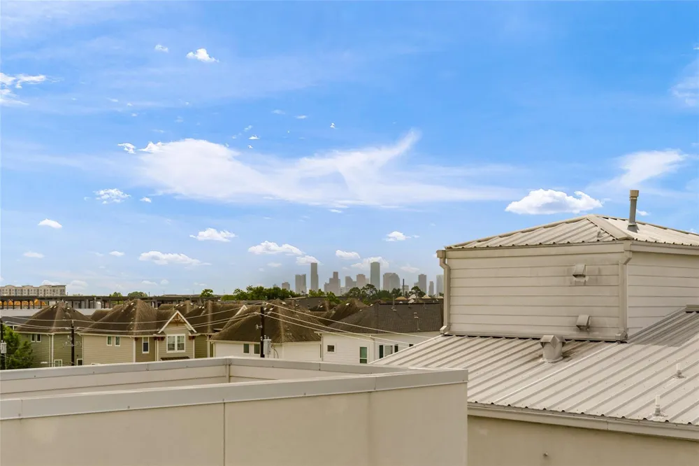 1229 W 17th Street Houston, TX 77008