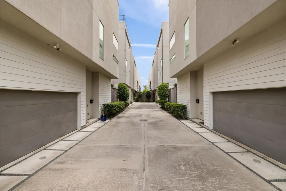 1229 W 17th Street Houston, TX 77008