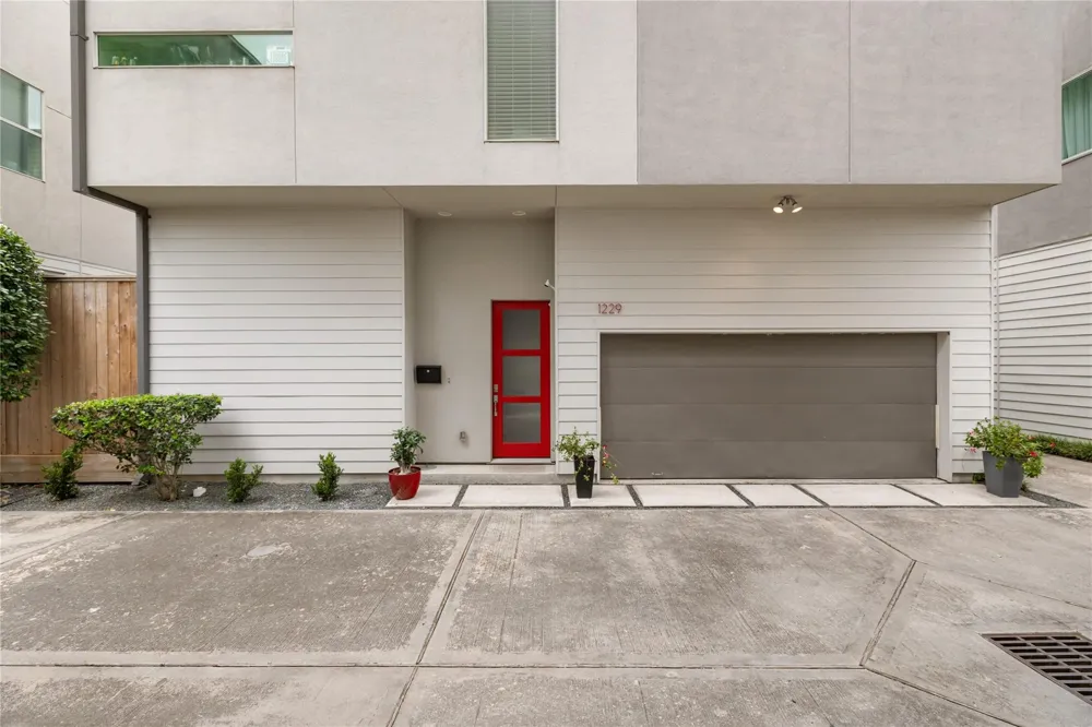1229 W 17th Street Houston, TX 77008