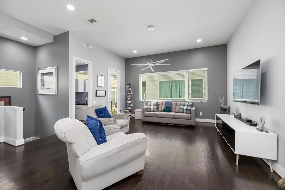 1229 W 17th Street Houston, TX 77008