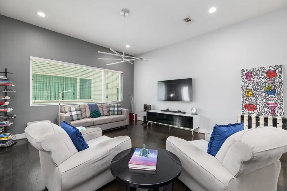 1229 W 17th Street Houston, TX 77008