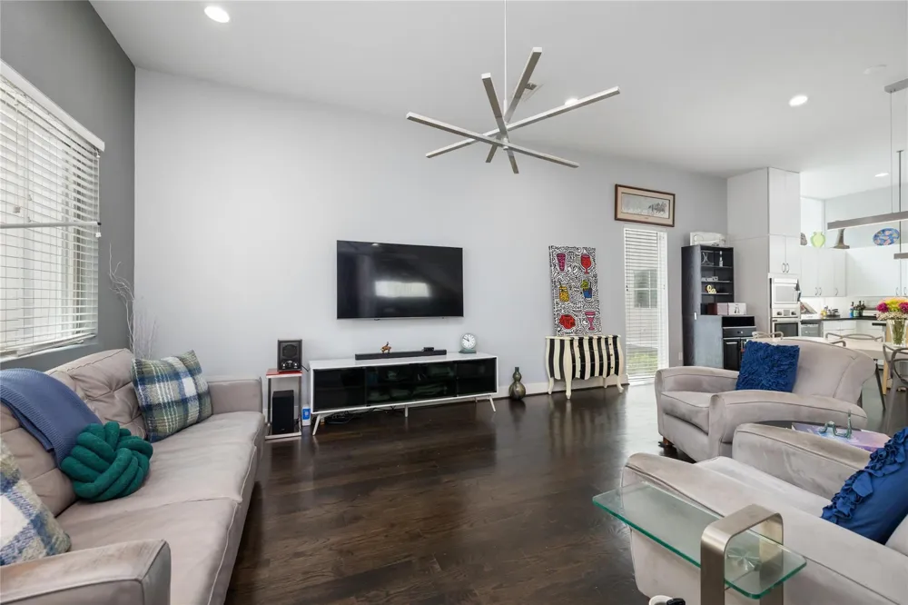 1229 W 17th Street Houston, TX 77008