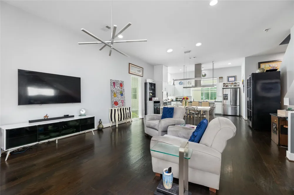 1229 W 17th Street Houston, TX 77008