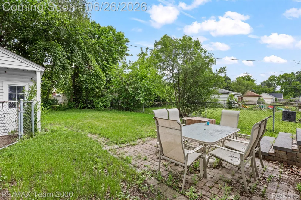 23336 Hoover Avenue Hazel Park City, MI 48030
