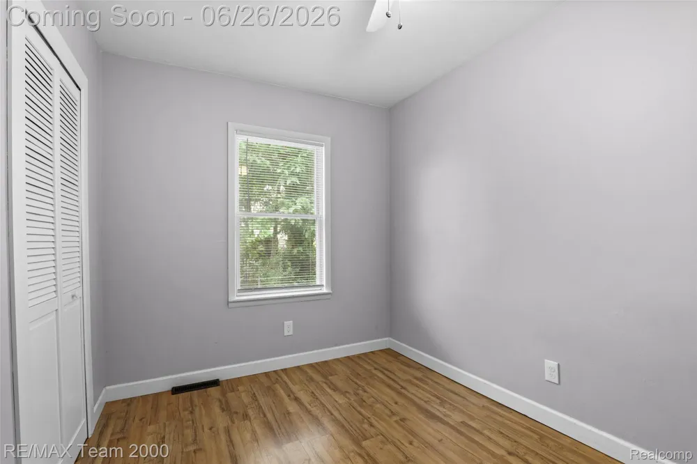 23336 Hoover Avenue Hazel Park City, MI 48030