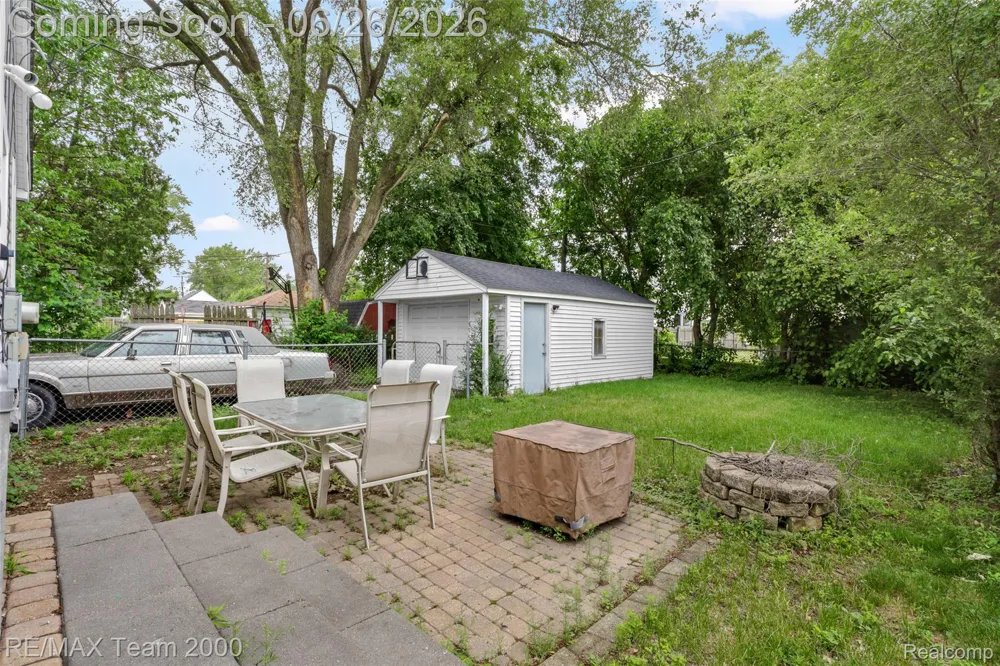23336 Hoover Avenue Hazel Park City, MI 48030