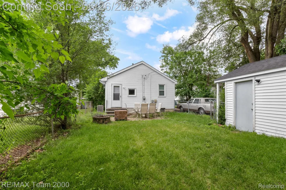 23336 Hoover Avenue Hazel Park City, MI 48030