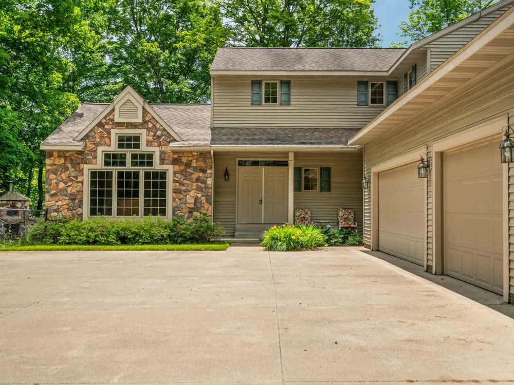 15445 Holly Drive Springdale Township, MI 49683