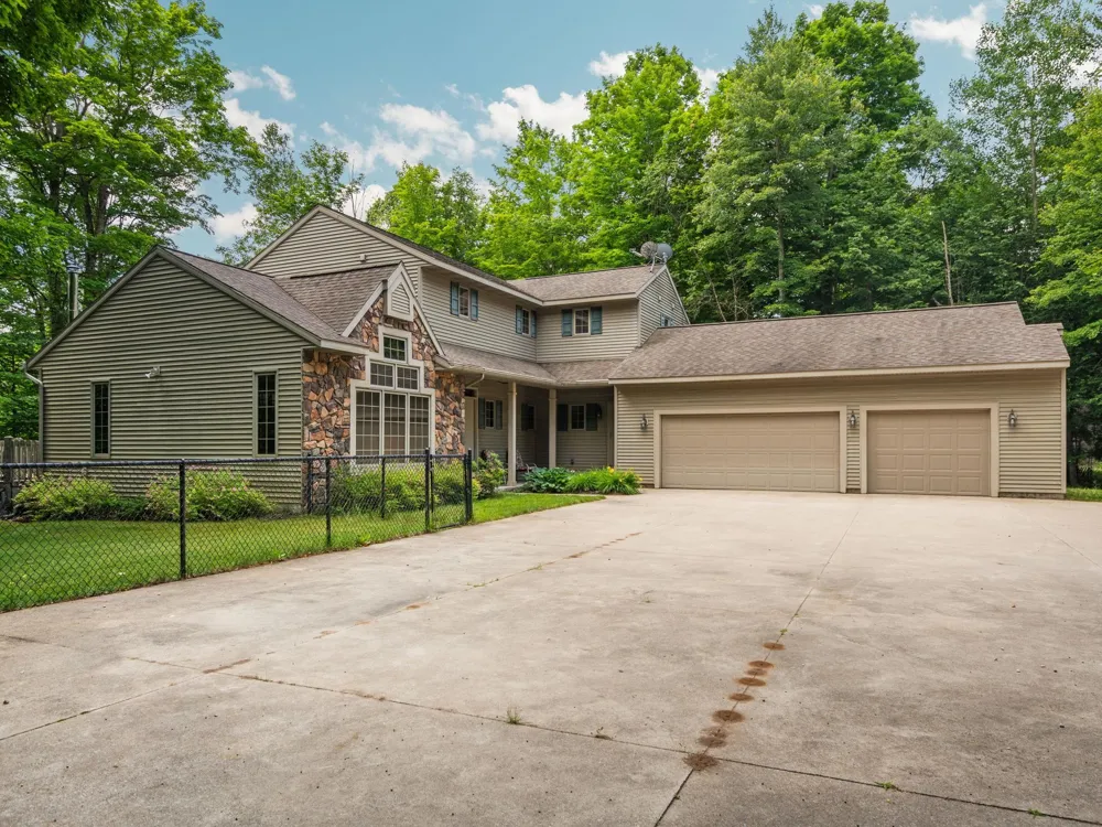 15445 Holly Drive Springdale Township, MI 49683