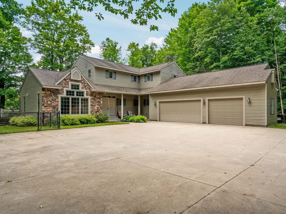 15445 Holly Drive Springdale Township, MI 49683