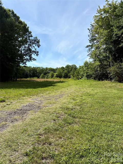 1323 Hill Road