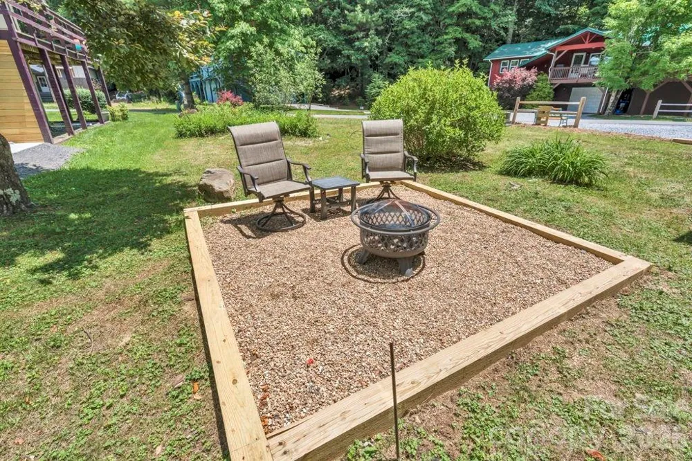 209 Meadow Loop Newland, NC 28657