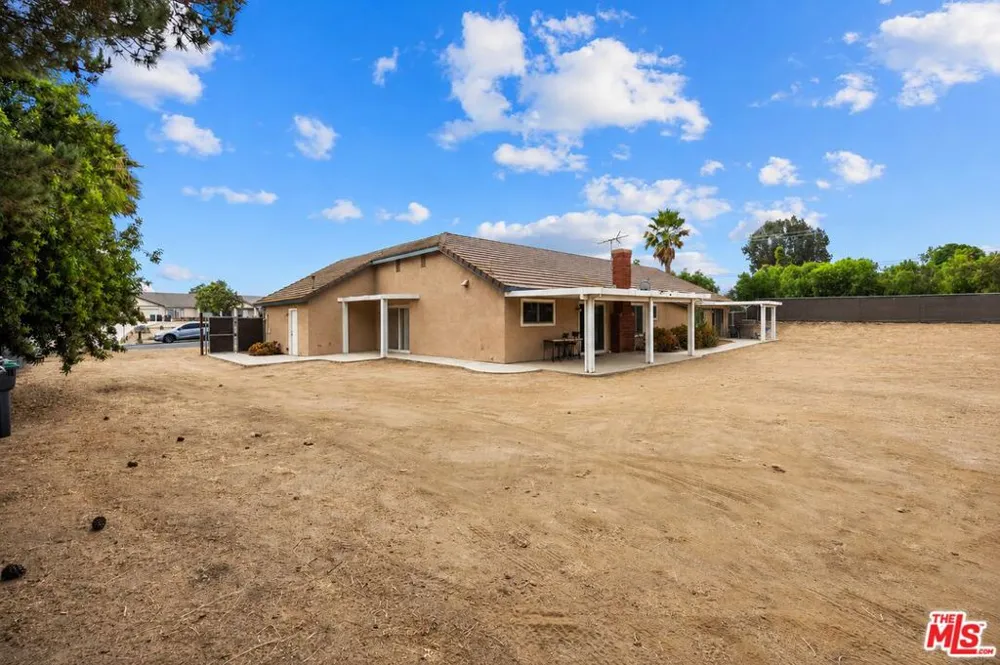 17493 Kaison Circle Riverside, CA 92508