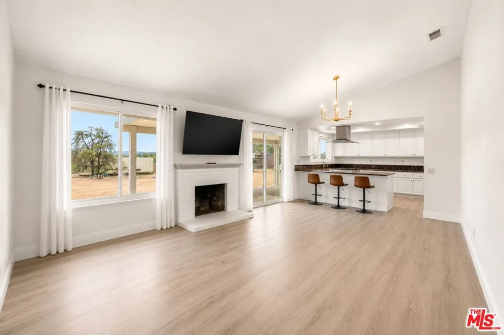 17493 Kaison Circle Riverside, CA 92508
