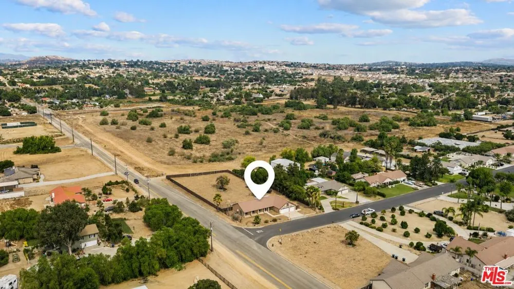 17493 Kaison Circle Riverside, CA 92508