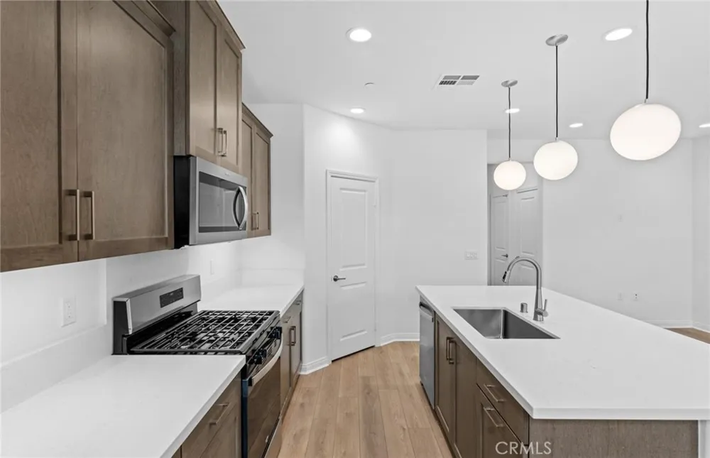 4249 East Honeybee Paseo Ontario, CA 91761