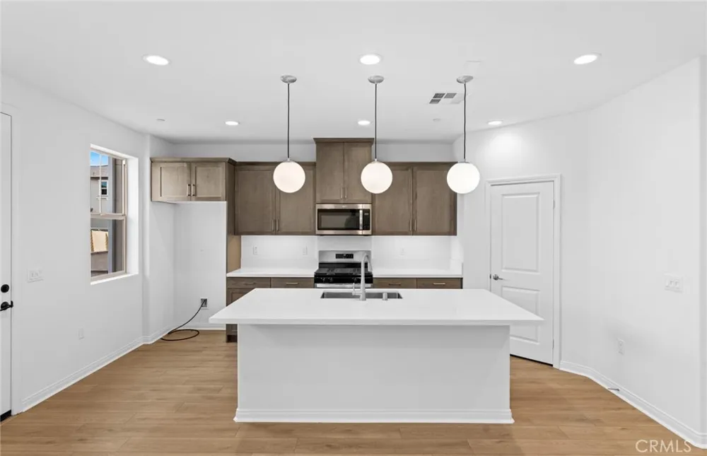 4249 East Honeybee Paseo Ontario, CA 91761