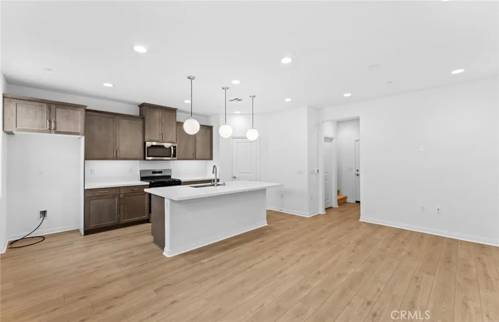4249 East Honeybee Paseo Ontario, CA 91761