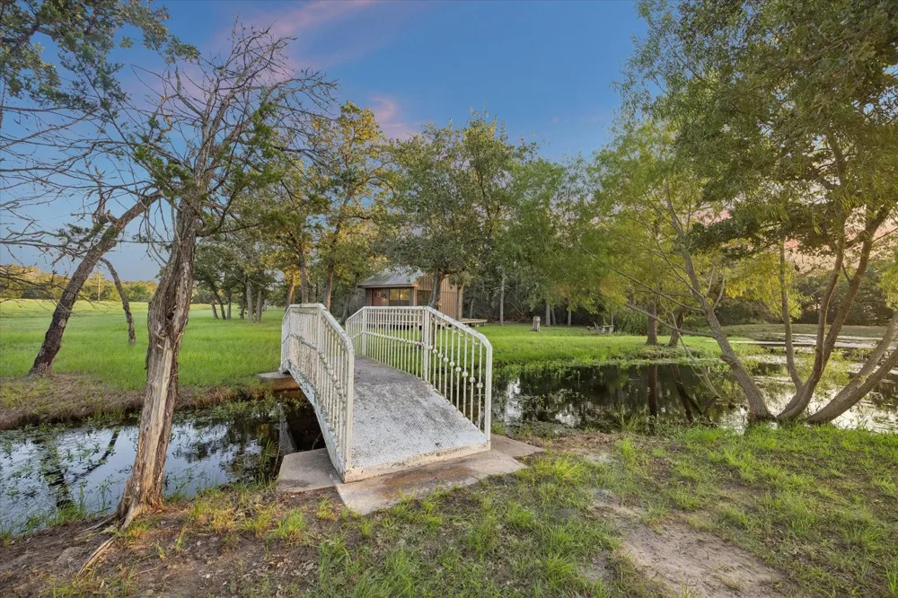 3685 Nixon Lake Road Carmine, TX 78932