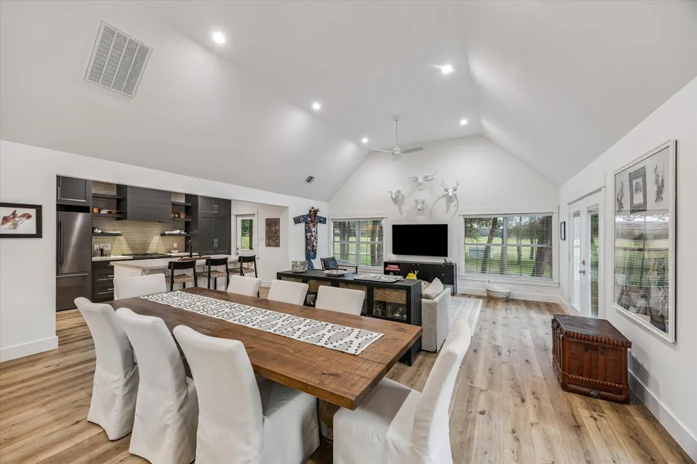 3685 Nixon Lake Road Carmine, TX 78932