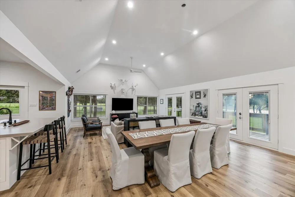 3685 Nixon Lake Road Carmine, TX 78932