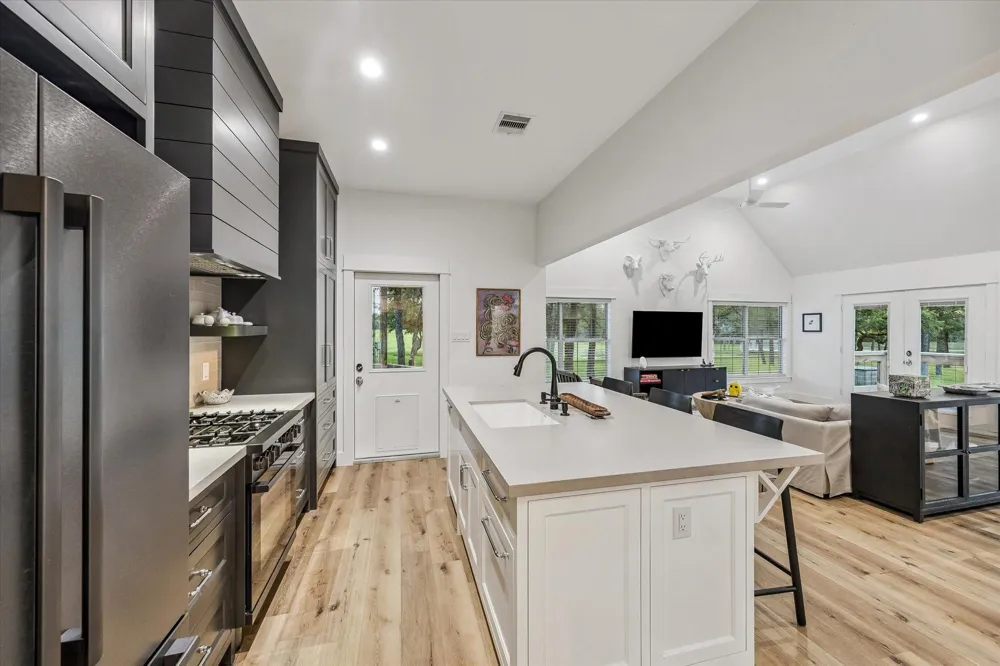 3685 Nixon Lake Road Carmine, TX 78932