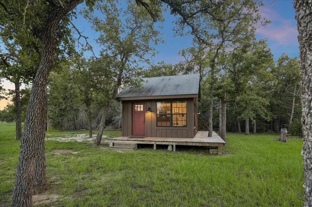3685 Nixon Lake Road Carmine, TX 78932