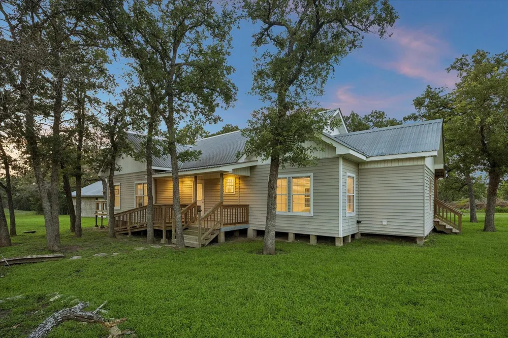 3685 Nixon Lake Road Carmine, TX 78932