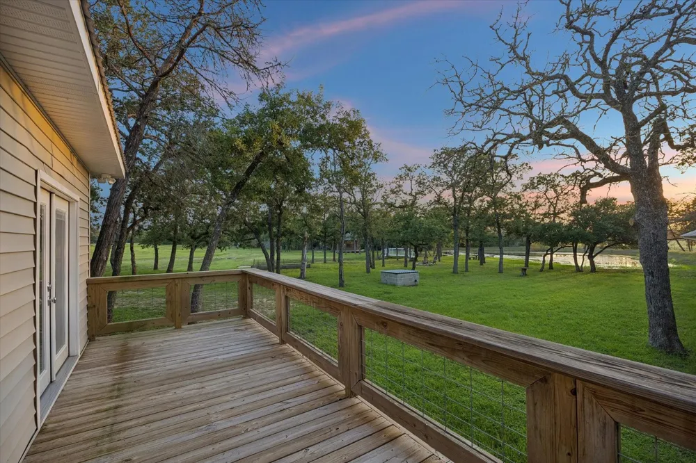 3685 Nixon Lake Road Carmine, TX 78932