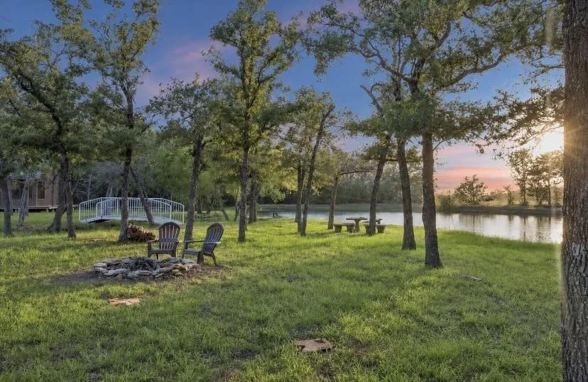 3685 Nixon Lake Road Carmine, TX 78932