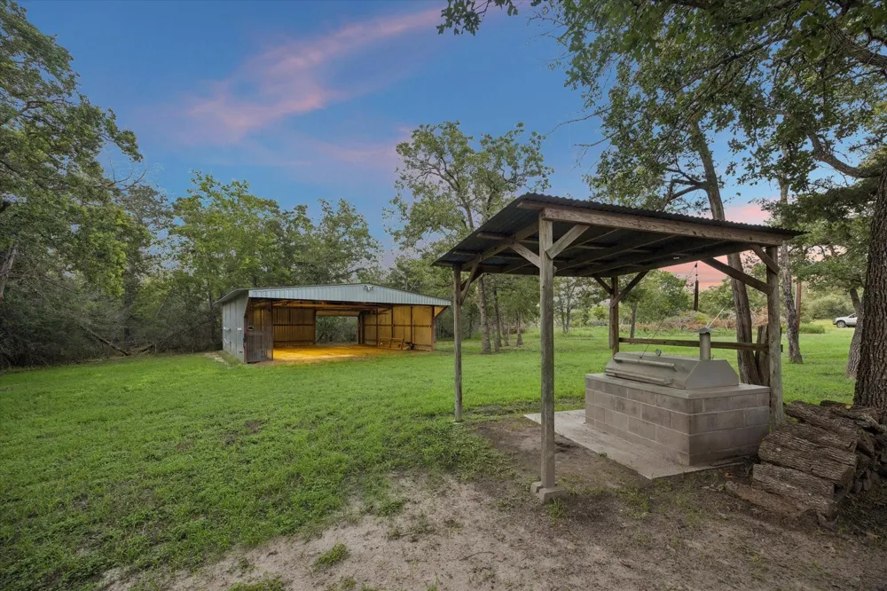 3685 Nixon Lake Road Carmine, TX 78932