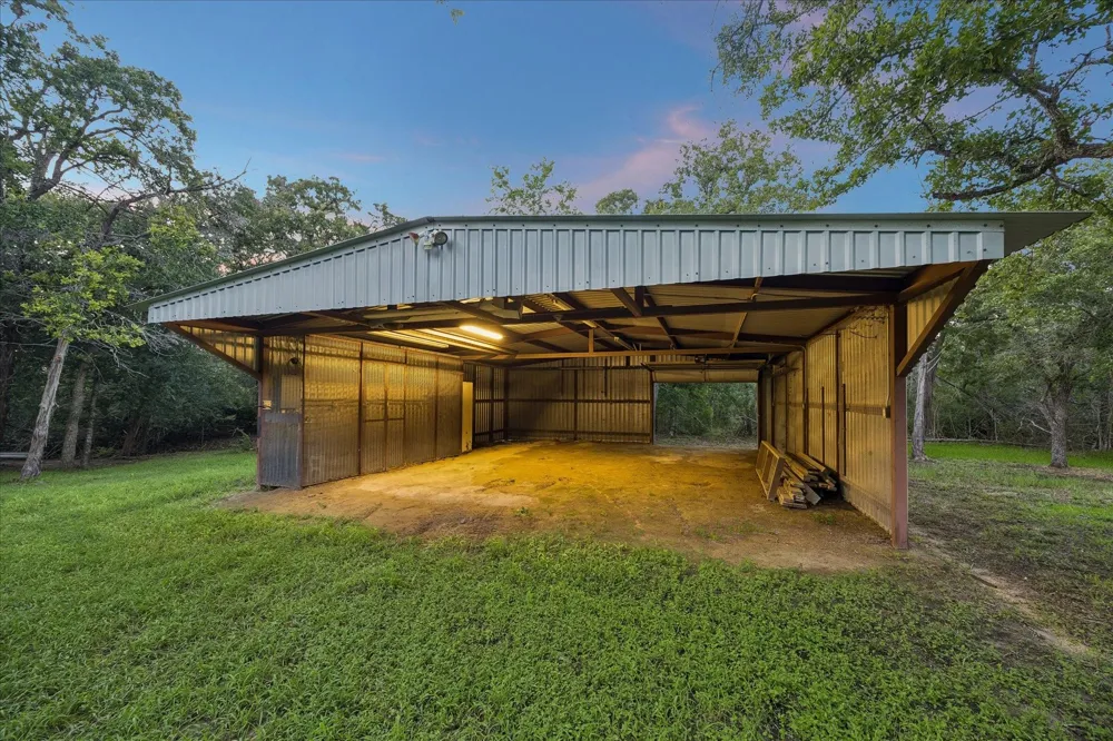 3685 Nixon Lake Road Carmine, TX 78932
