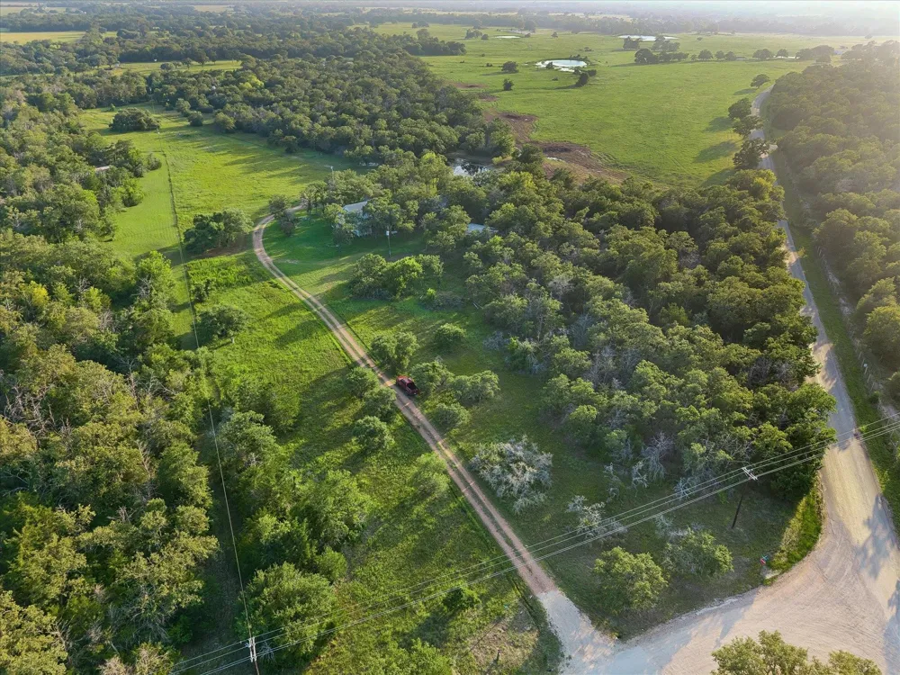 3685 Nixon Lake Road Carmine, TX 78932