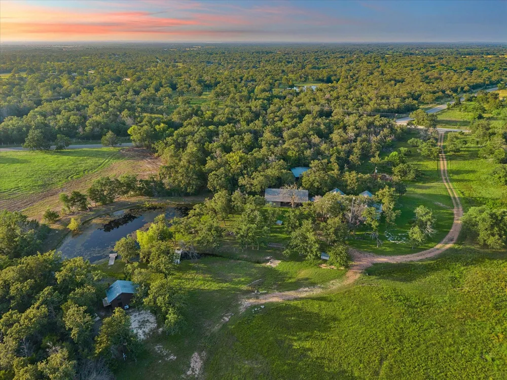 3685 Nixon Lake Road Carmine, TX 78932