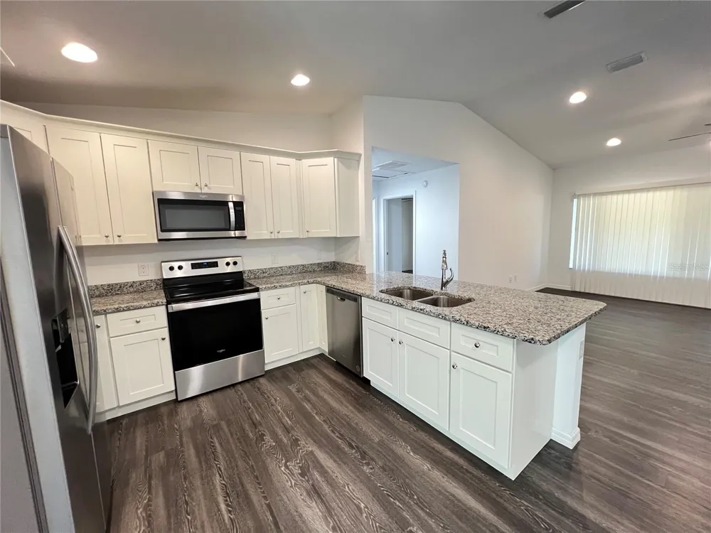 190 FISHER WAY Ocklawaha, FL 32179