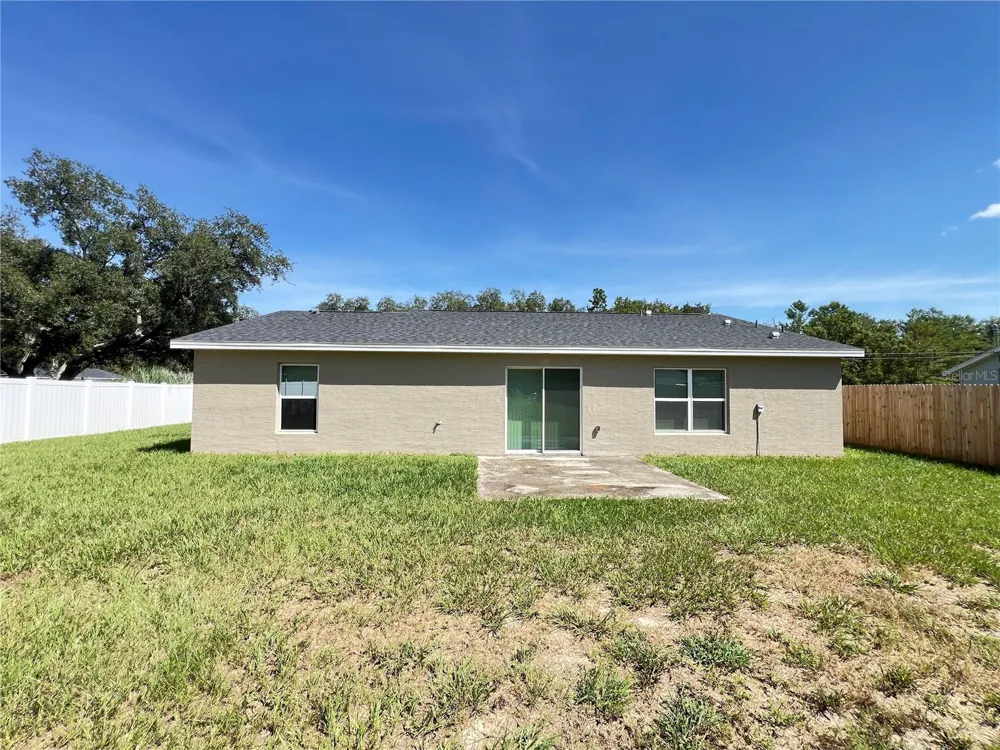190 FISHER WAY Ocklawaha, FL 32179
