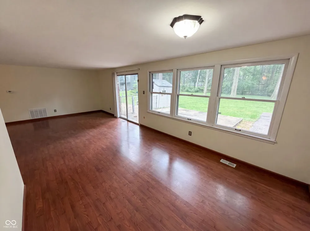1537 W 74th Place Indianapolis, IN 46260