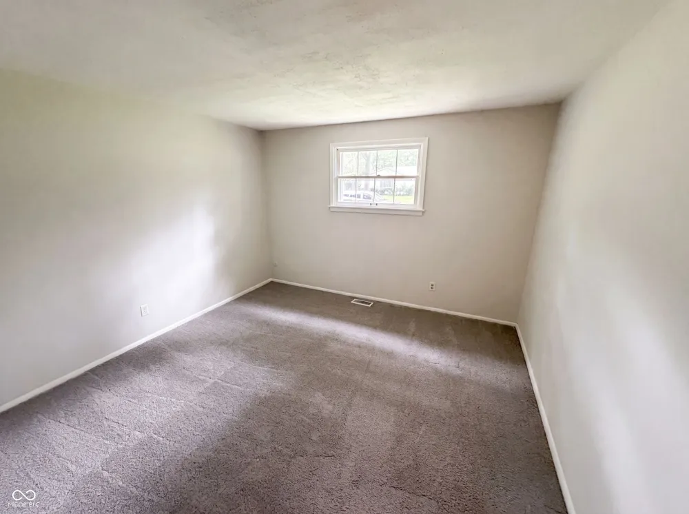 1537 W 74th Place Indianapolis, IN 46260