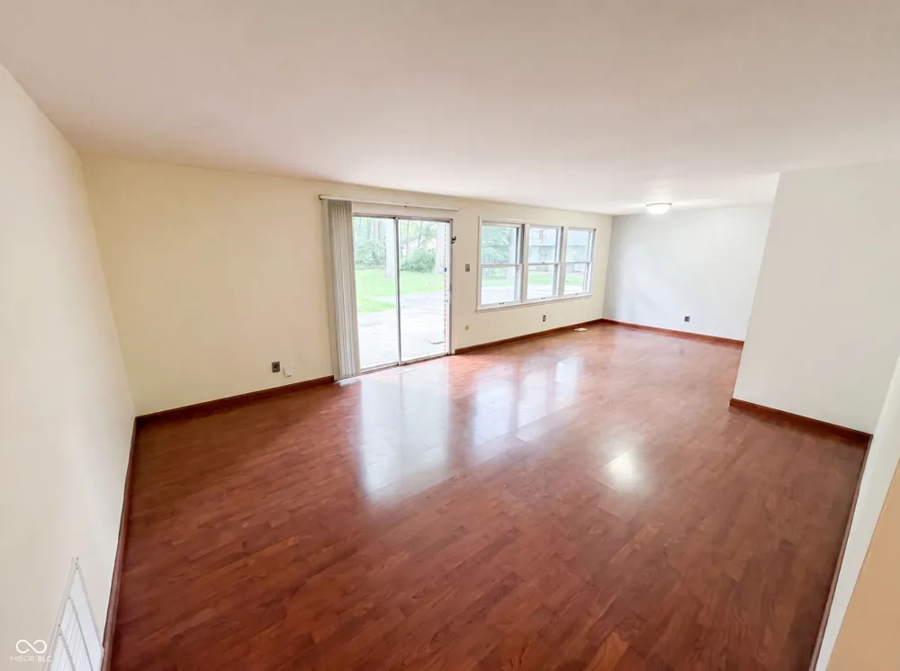 1537 W 74th Place Indianapolis, IN 46260