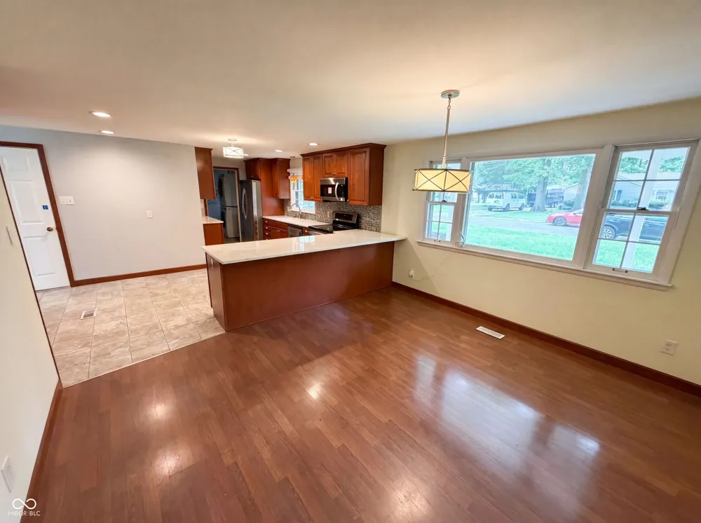 1537 W 74th Place Indianapolis, IN 46260