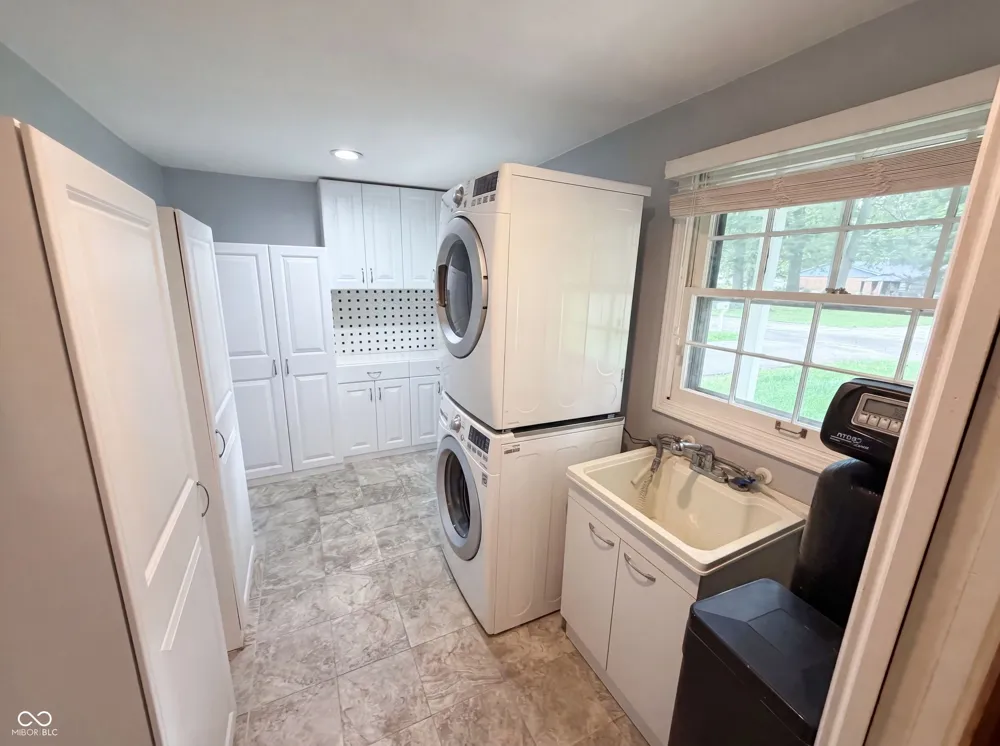 1537 W 74th Place Indianapolis, IN 46260